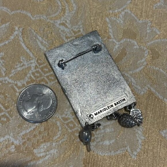 HOLIDAY🎄🎄MARJOLIEN BASTIN Snowman Wreath Pewter BROOCH - Picture 7 of 7